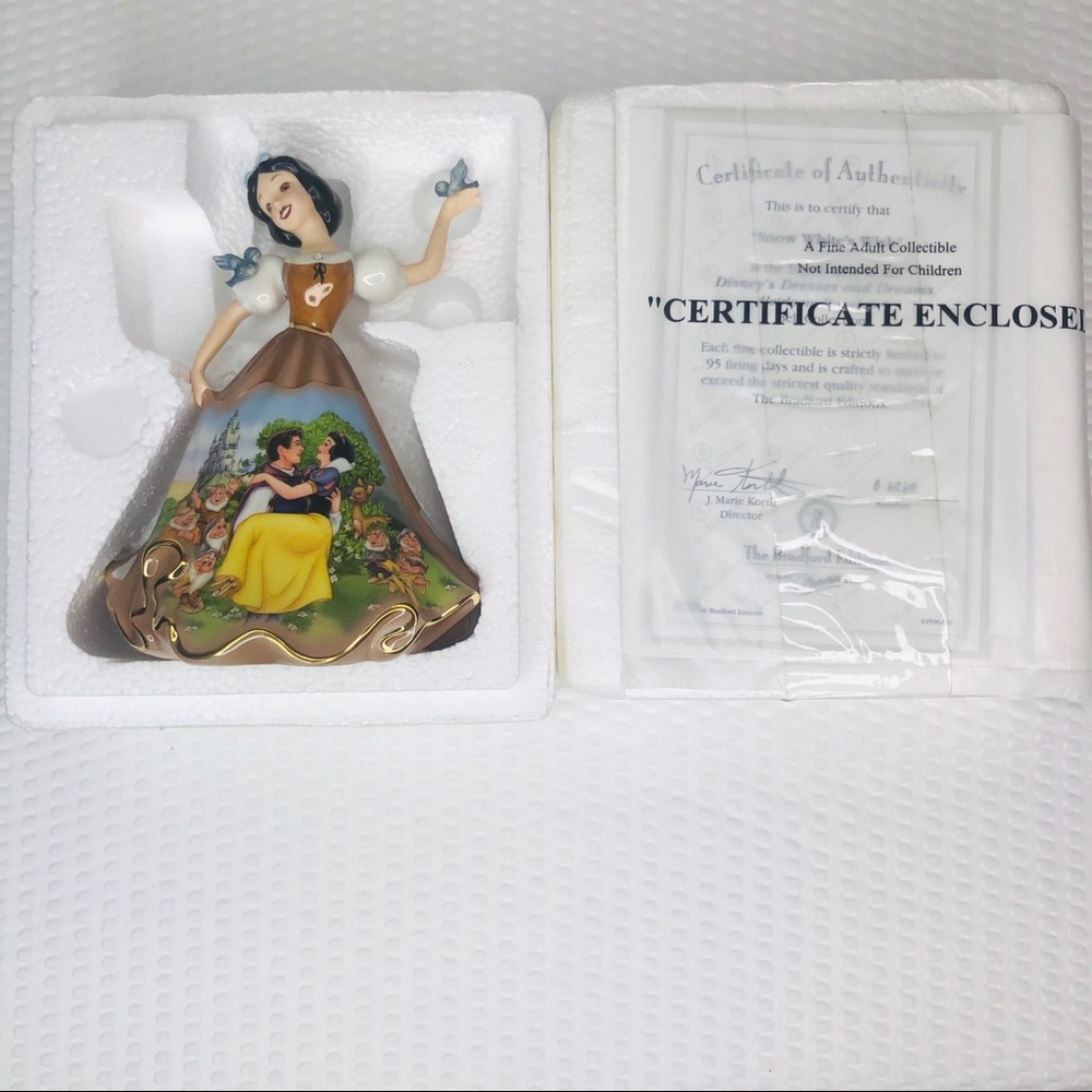 The Bradford Editions 2005 “Snow White’s Wish” - Picture 7 of 8